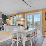 3 Bedroom Cozy In * Vemb