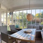 3 Bedroom Cozy In *