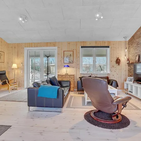 3 Bedroom Cozy In