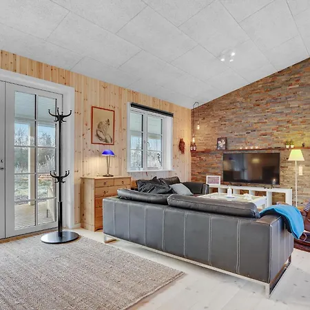 3 Bedroom Cozy In Ferienhaus Vemb