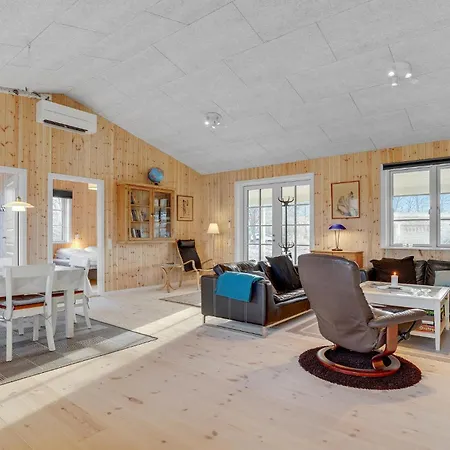 3 Bedroom Cozy In * Vemb