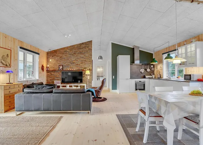 3 Bedroom Cozy In